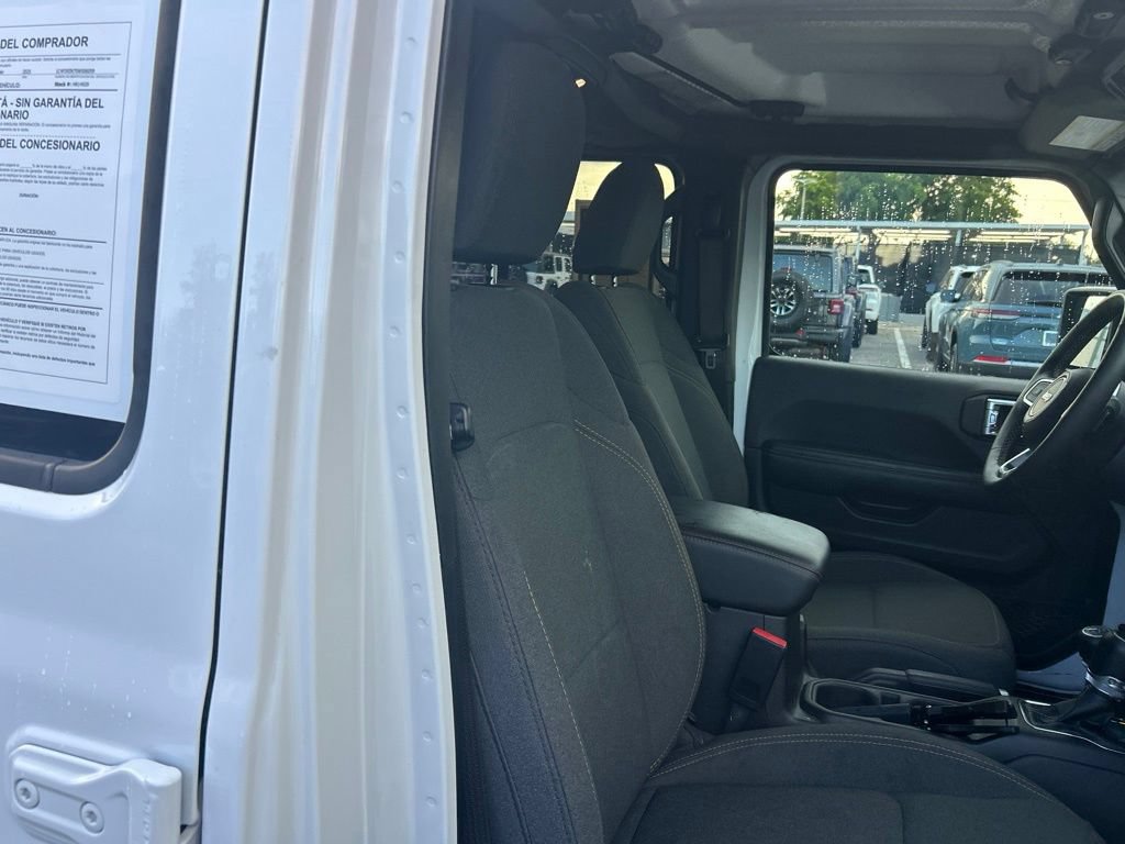 Used 2025 Jeep Wrangler Unlimited Sahara AWD/4WD image 24