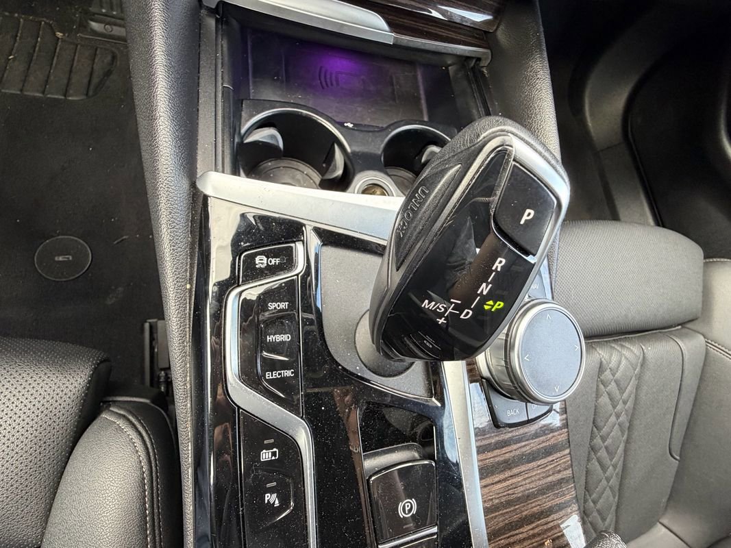 Used 2023 BMW 530e xDrive image 25