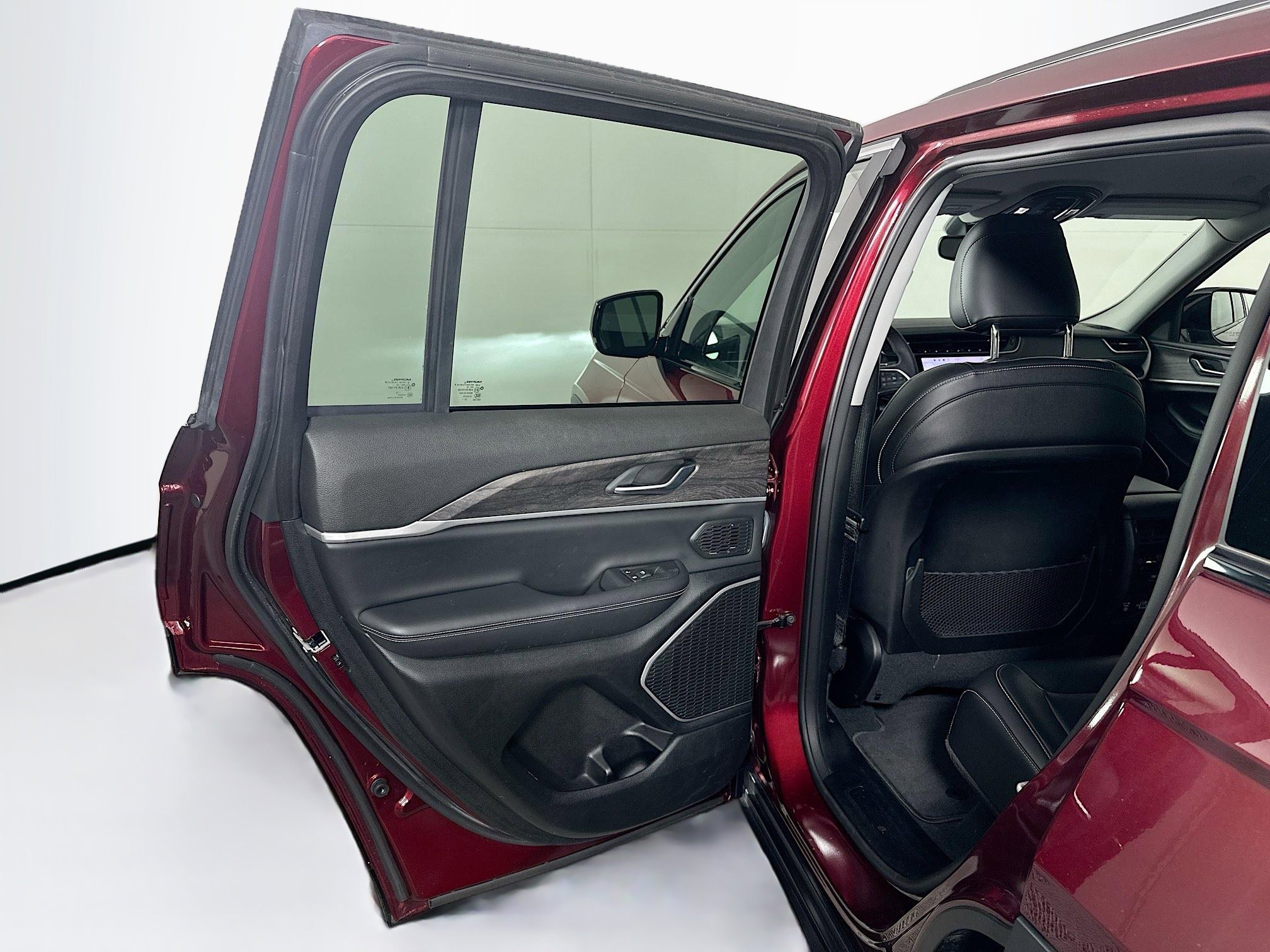 Used 2023 Jeep Grand Cherokee Limited AWD/4WD image 26