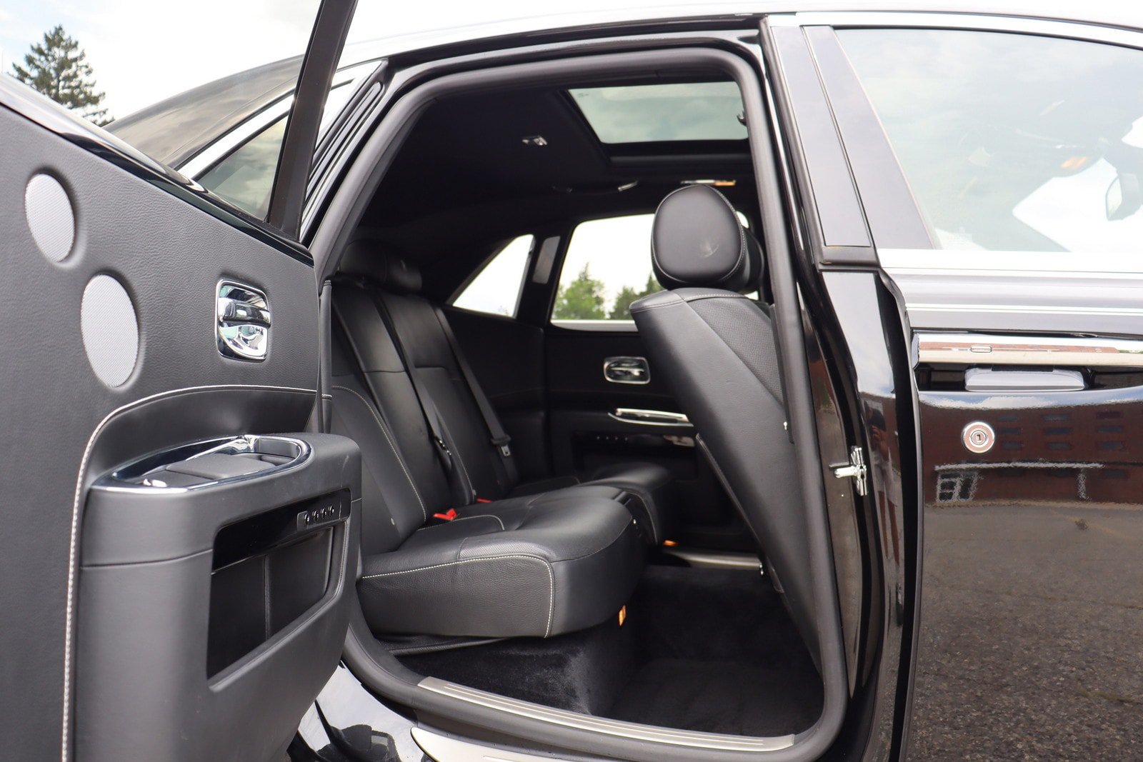Used 2012 Rolls-Royce Ghost RWD image 21