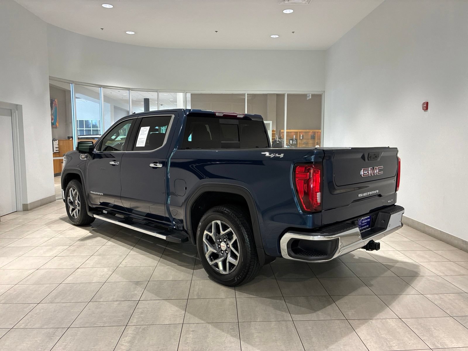 Used 2022 GMC Sierra 1500 SLT w/ SLT Premium Plus Package AWD/4WD image 4