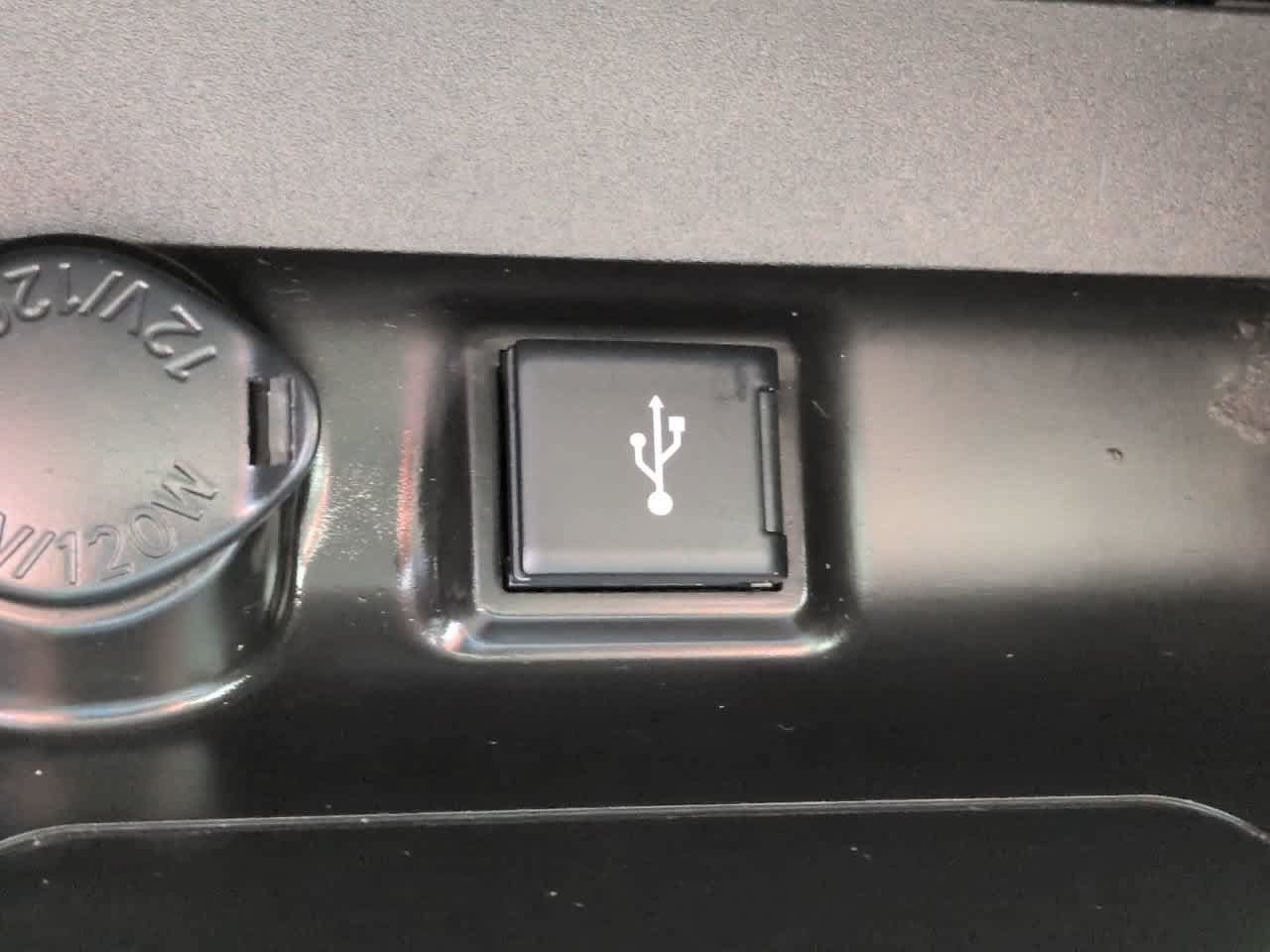 Used 2021 Toyota RAV4 XLE w/ Convenience Package FWD image 21