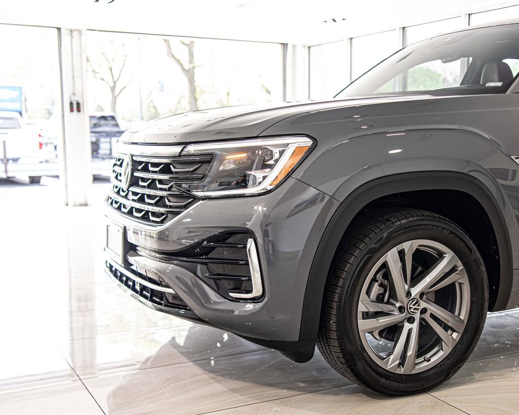 Used 2024 Volkswagen Atlas Cross Sport SEL R-Line AWD/4WD image 4