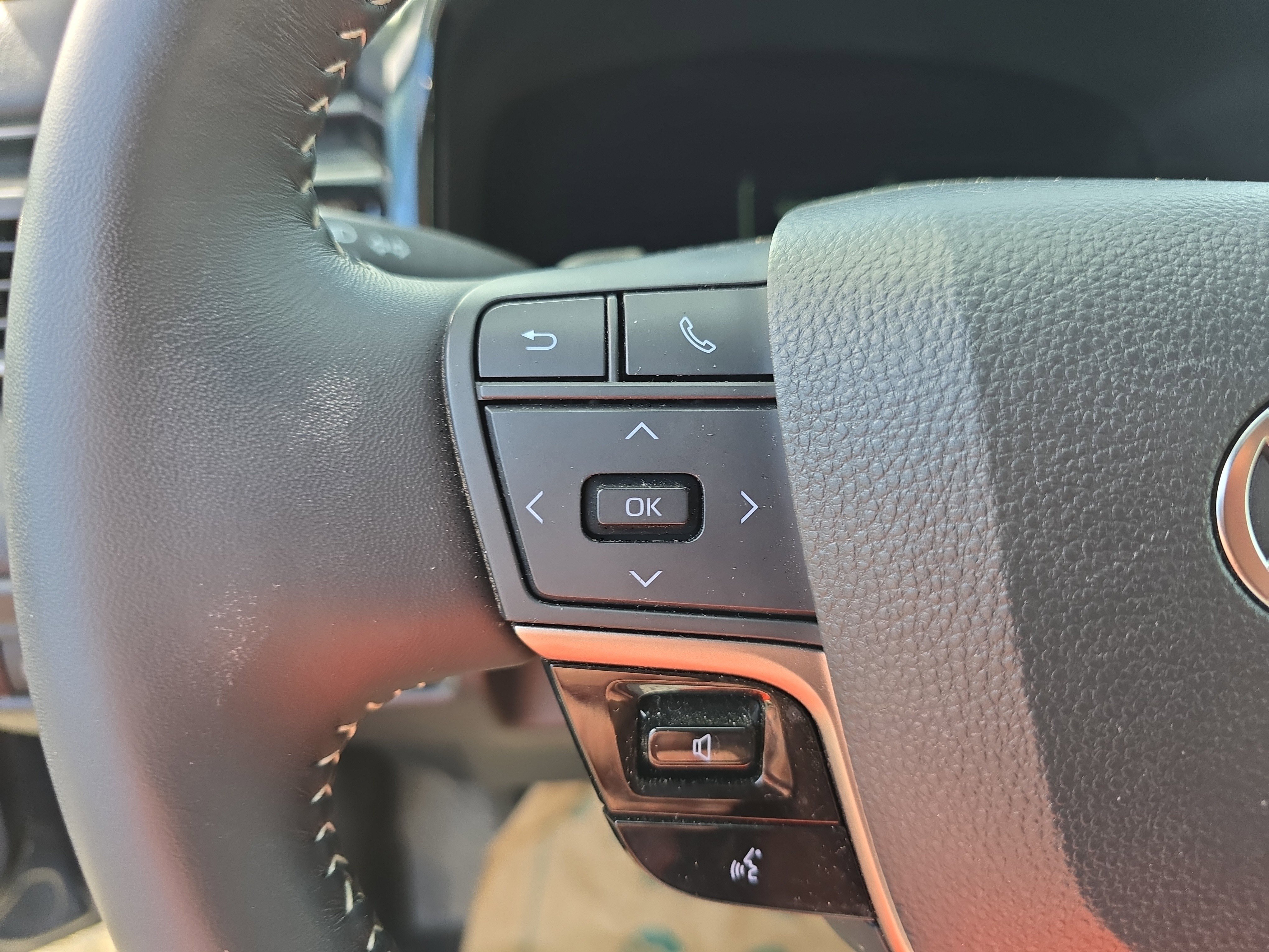Used 2025 Toyota Camry SE FWD image 18