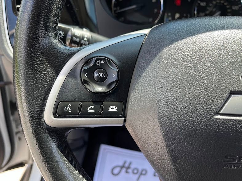 Used 2014 Mitsubishi Outlander SE AWD/4WD image 14