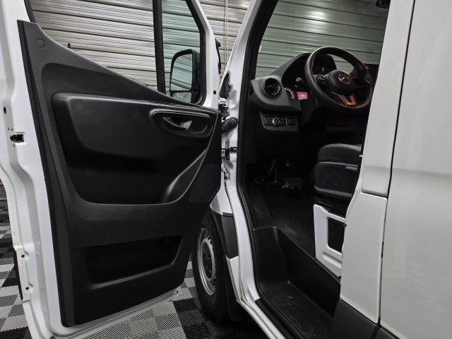 Used 2022 Mercedes-Benz Sprinter 2500 image 27
