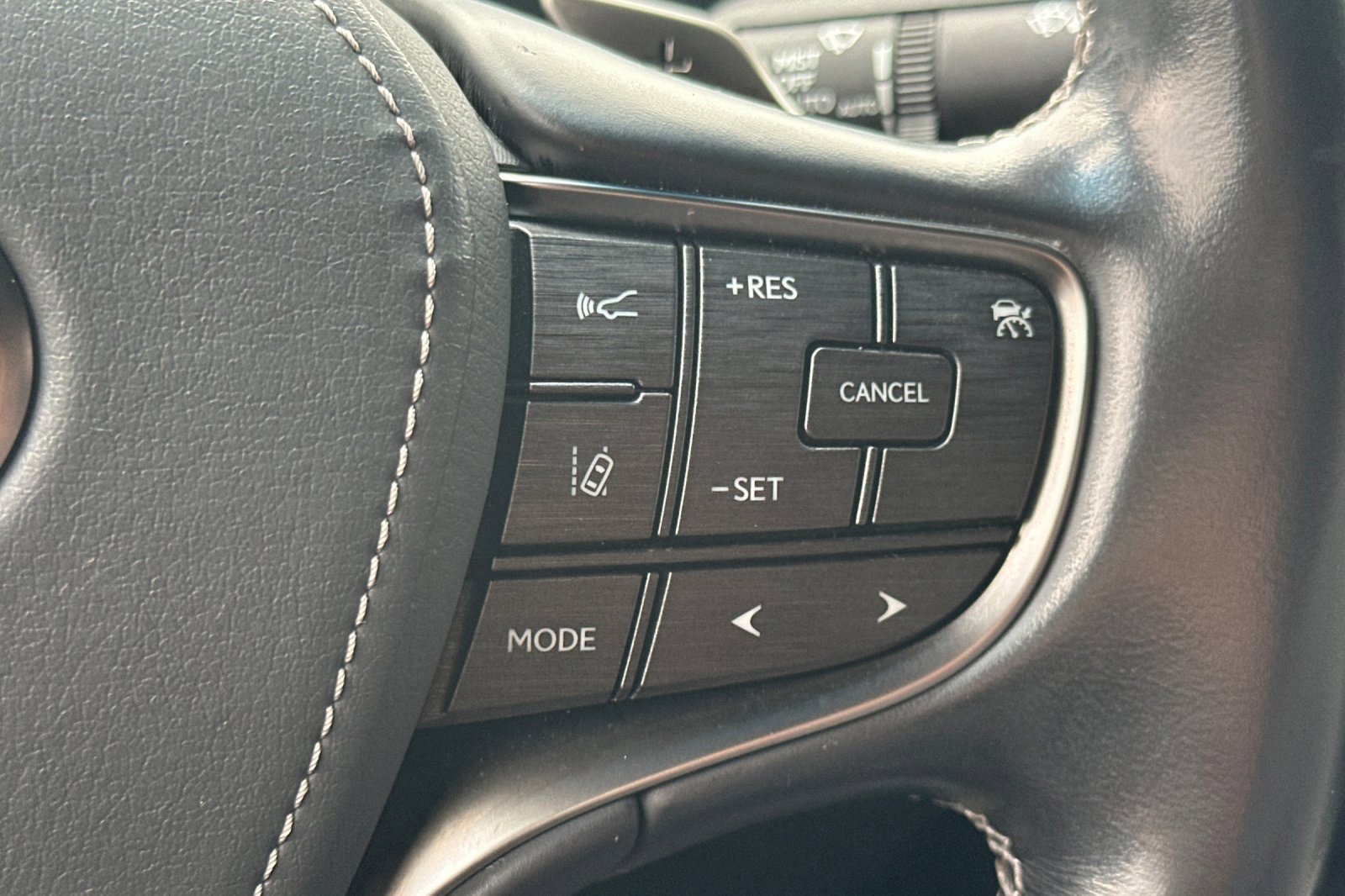 Used 2019 Lexus LS 500 w/ Interior Upgrade Package RWD image 29
