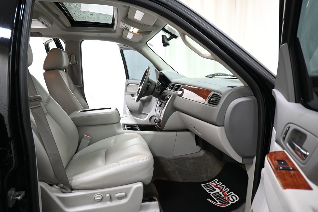 Used 2013 Chevrolet Tahoe LT w/ Luxury Package image 9