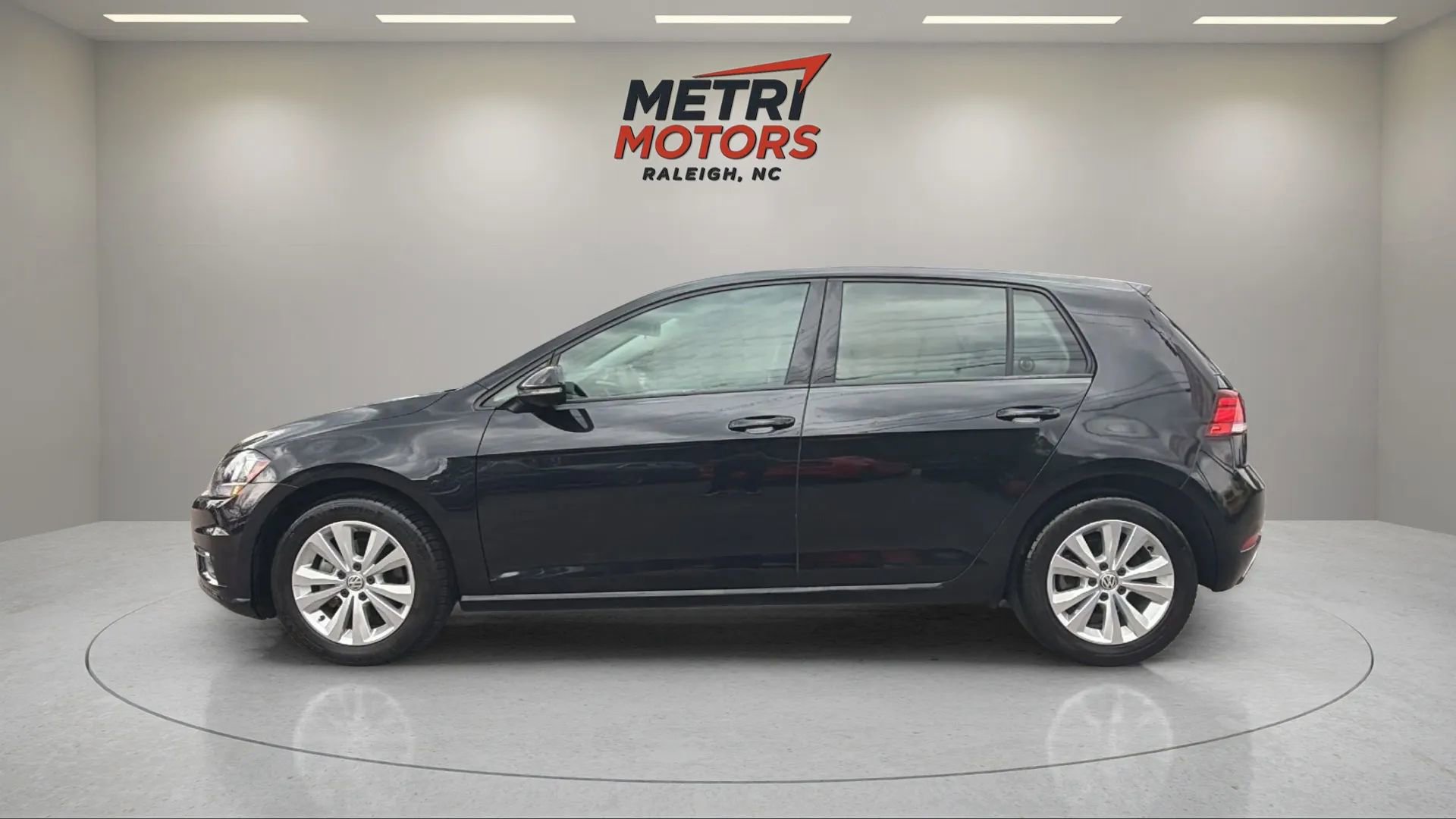 Used 2021 Volkswagen Golf 4-Door image 6