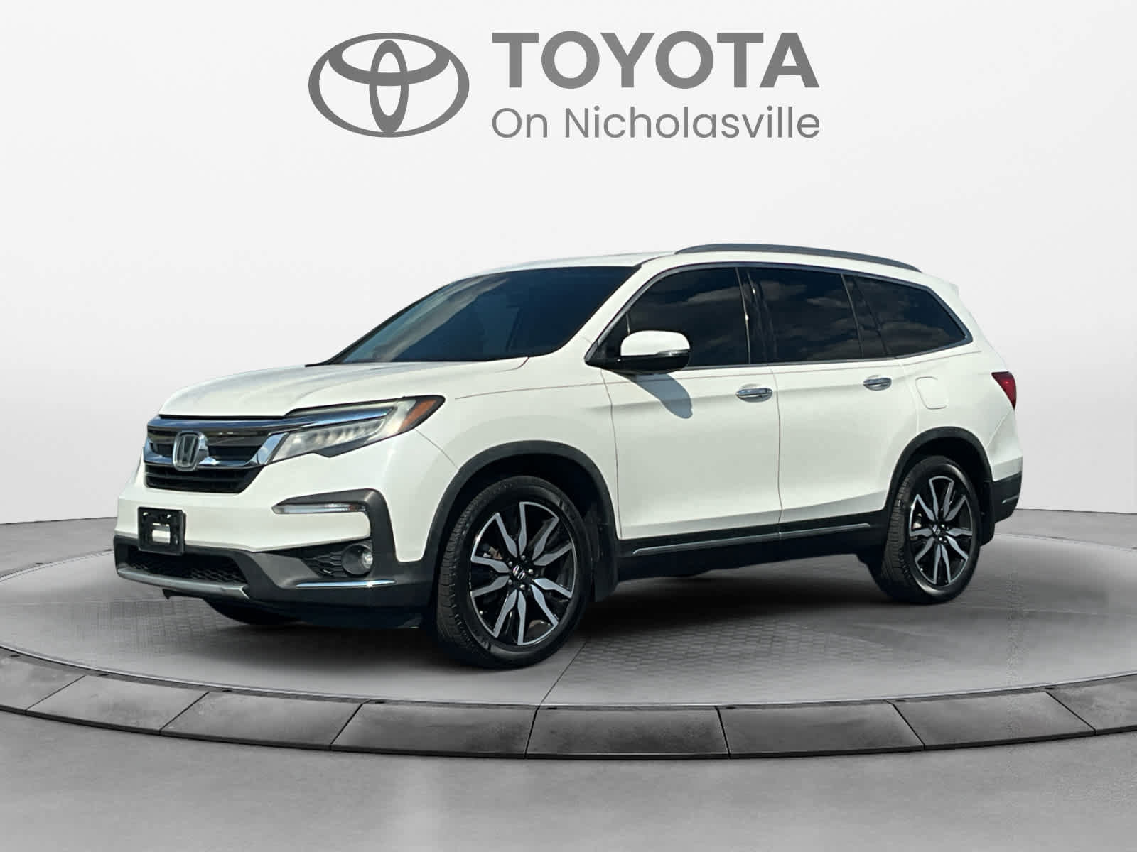 Used 2019 Honda Pilot Touring image 1