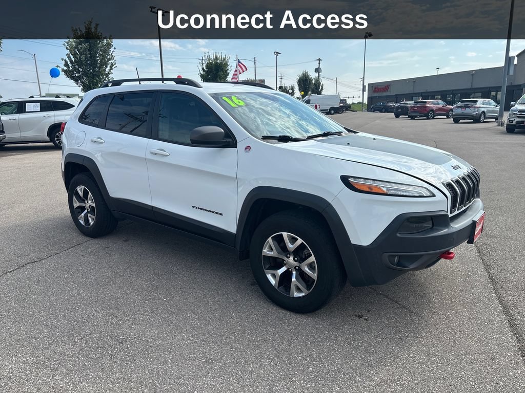 Used 2016 Jeep Cherokee Trailhawk w/ Leather Interior Group AWD/4WD image 9