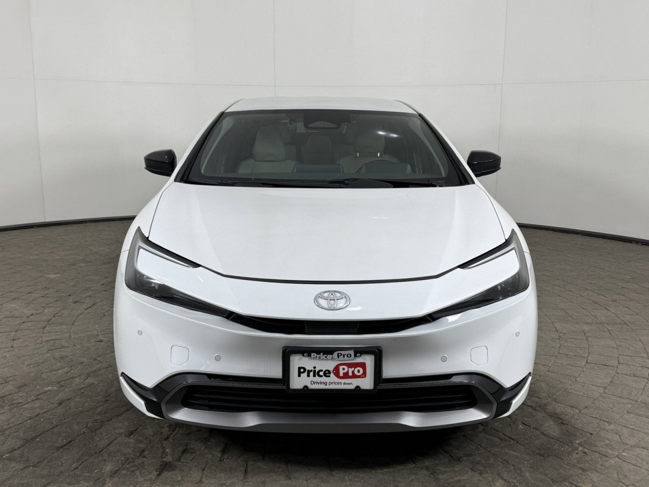 Used 2023 Toyota Prius XLE image 2