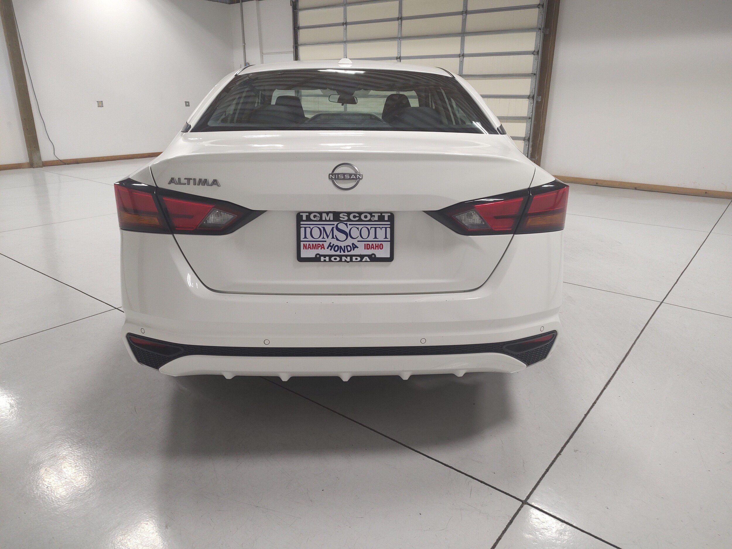 Used 2025 Nissan Altima 2.5 SV FWD image 12