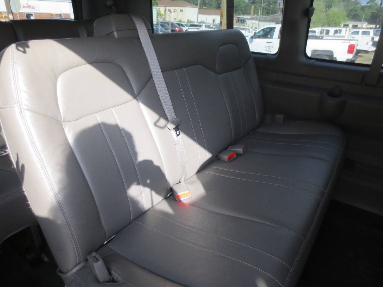 Used 2008 Chevrolet Express 2500 Passenger RWD image 9