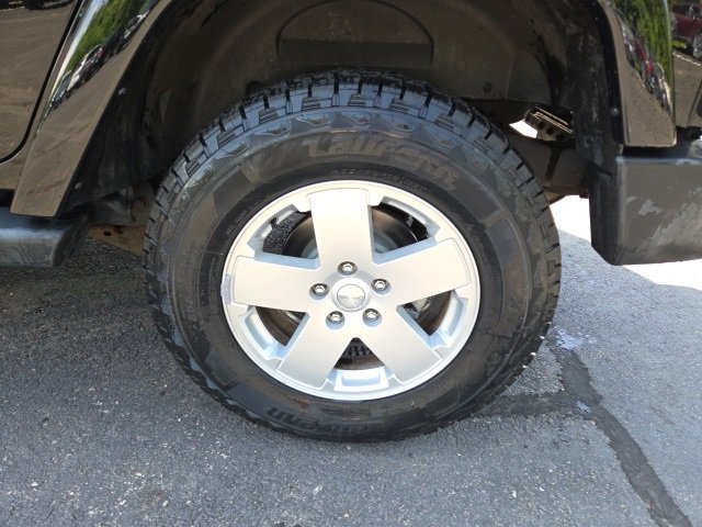 Used 2012 Jeep Wrangler Unlimited Sahara w/ Dual Top Group image 18