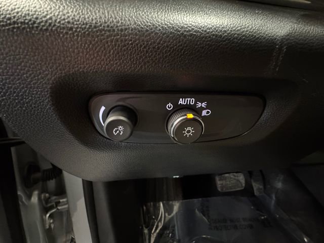 Used 2022 Chevrolet Traverse LT image 22