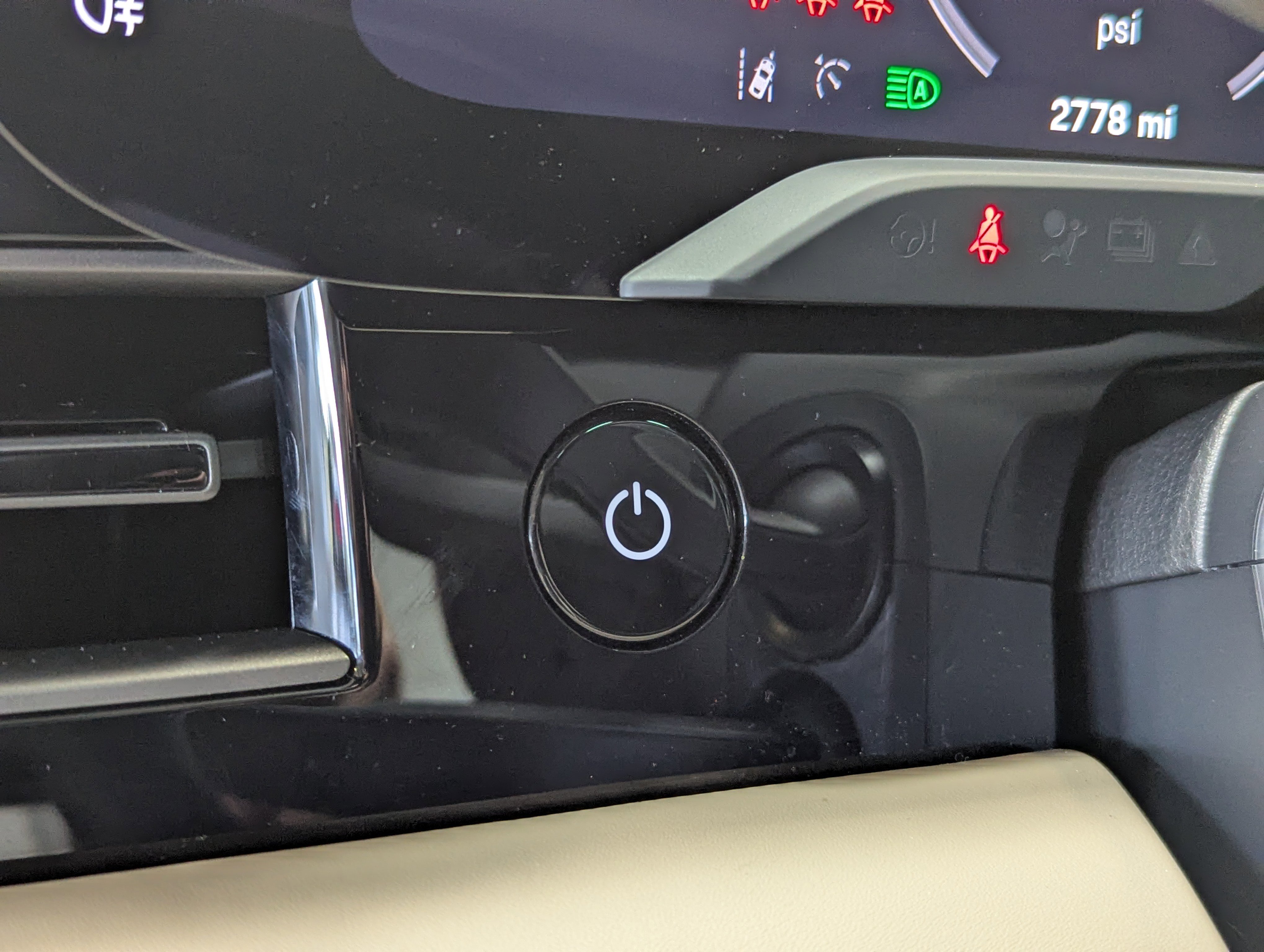 Used 2025 Porsche Taycan image 36