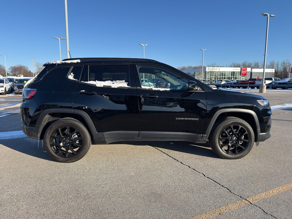 Used 2025 Jeep Compass Latitude w/ Convenience Group image 4