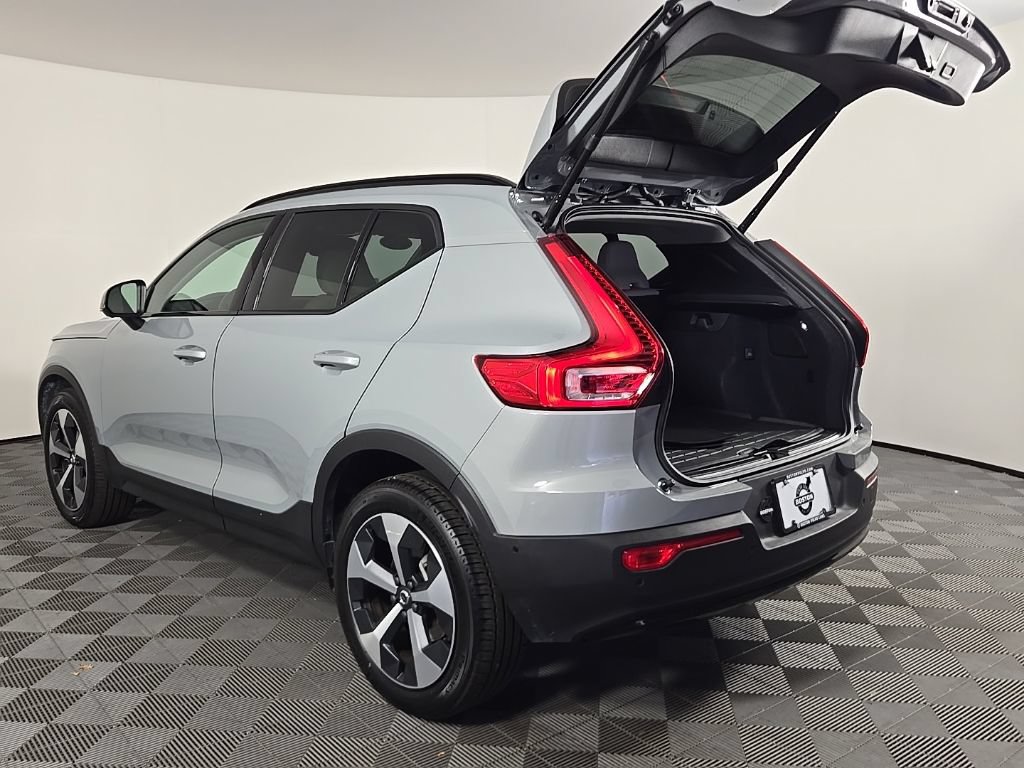 Certified 2026 Volvo XC40 B5 Plus AWD/4WD image 15