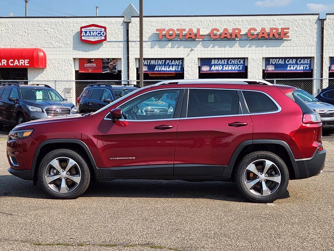 Used 2020 Jeep Cherokee Limited AWD/4WD image 2