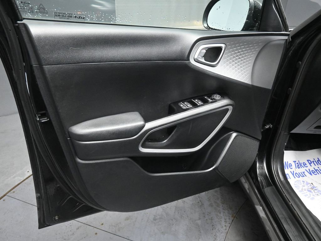 Used 2025 Kia Soul LX w/ LX Technology Package image 26