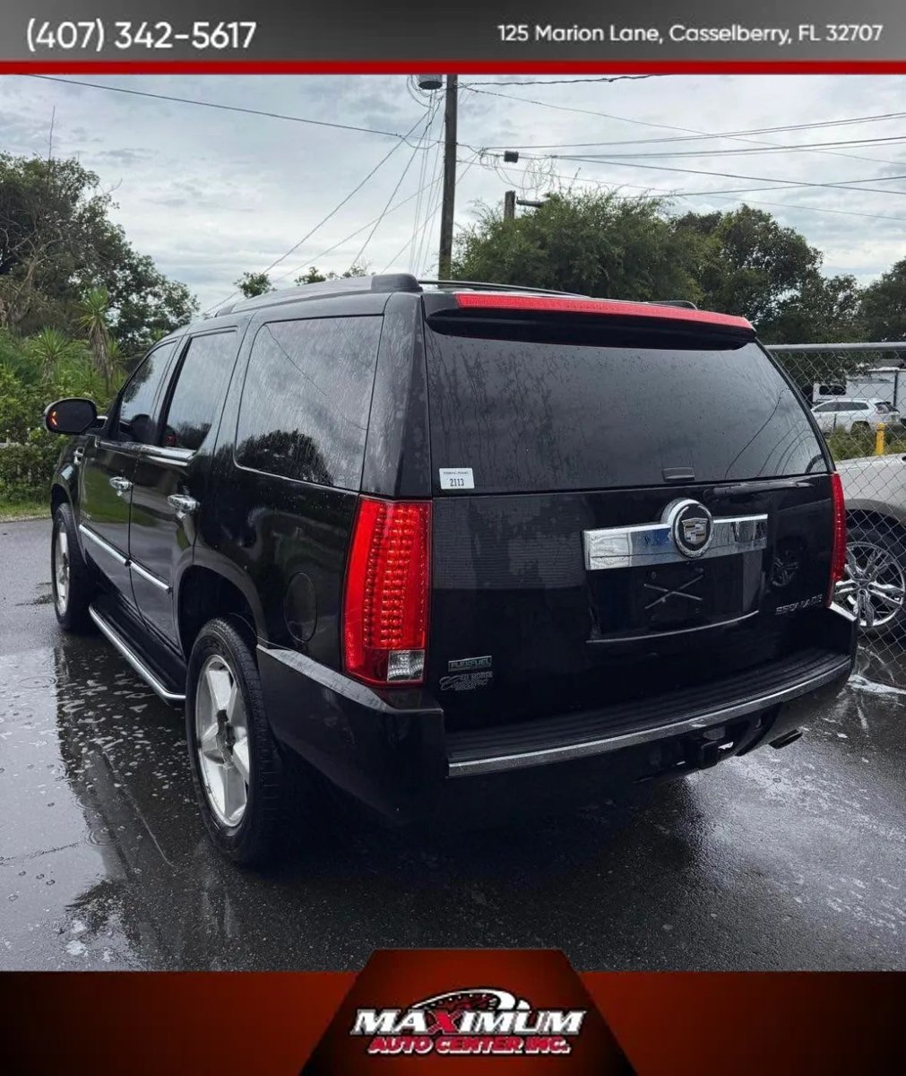 Used 2011 Cadillac Escalade 2WD w/ Touring Package image 3