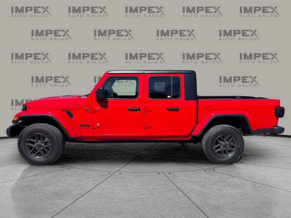 Used 2024 Jeep Gladiator Sport AWD/4WD image 2
