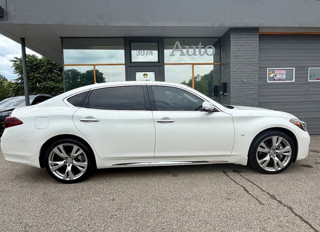 Used 2017 INFINITI Q70 L 3.7 w/ Deluxe Touring Package AWD/4WD image 2