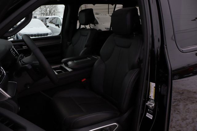 Used 2024 Jeep Wagoneer Series II w/ Convenience Group I image 13