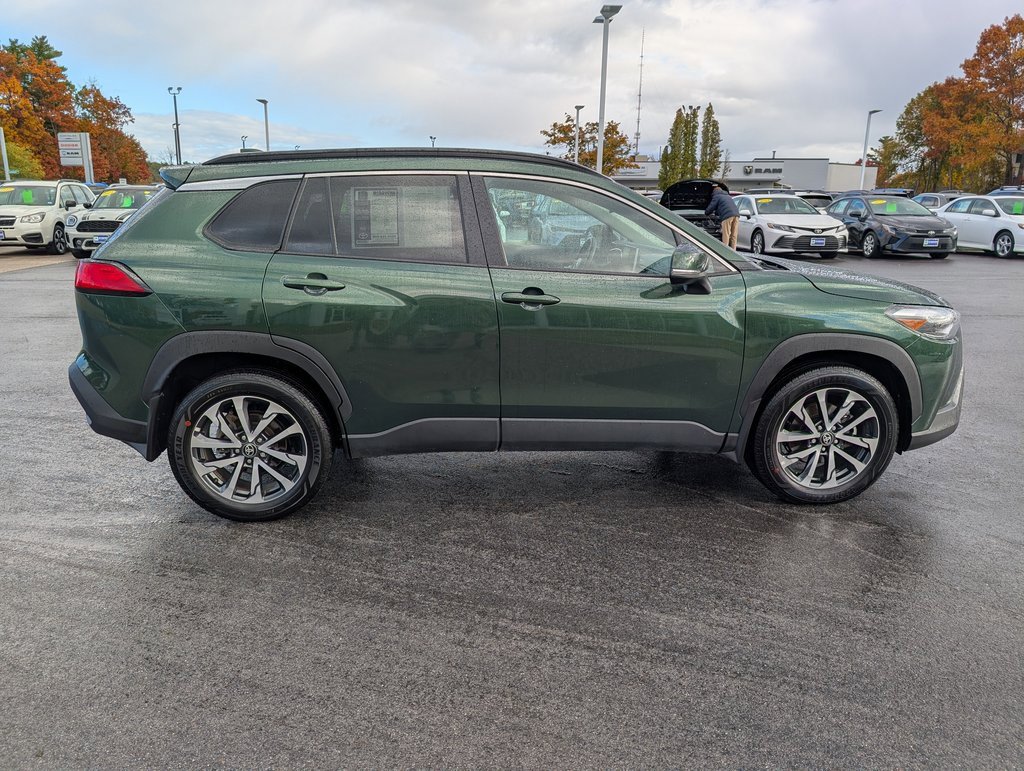 Used 2024 Toyota Corolla Cross XLE w/ Convenience Package image 7