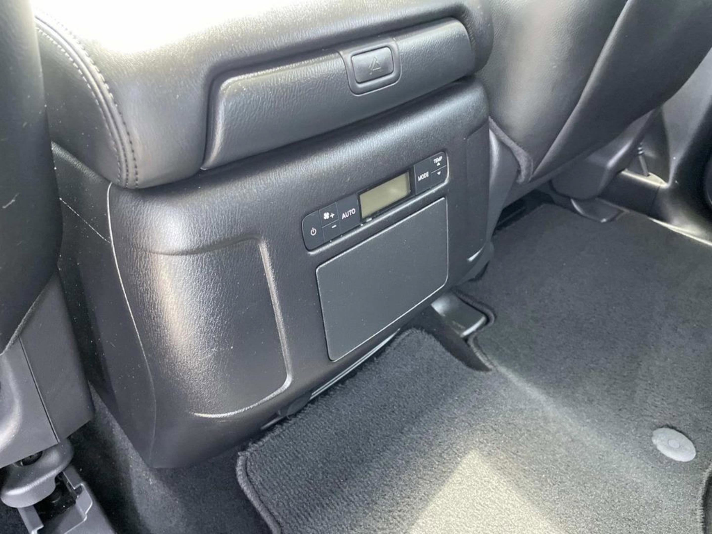 Used 2024 Nissan Armada SL w/ Captain's Chairs Package RWD image 11