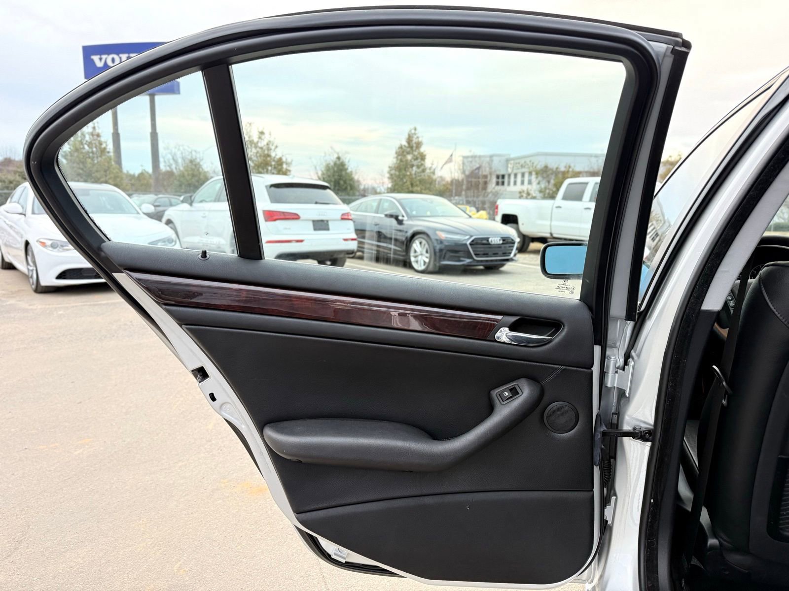 Used 2005 BMW 330xi Sedan image 21