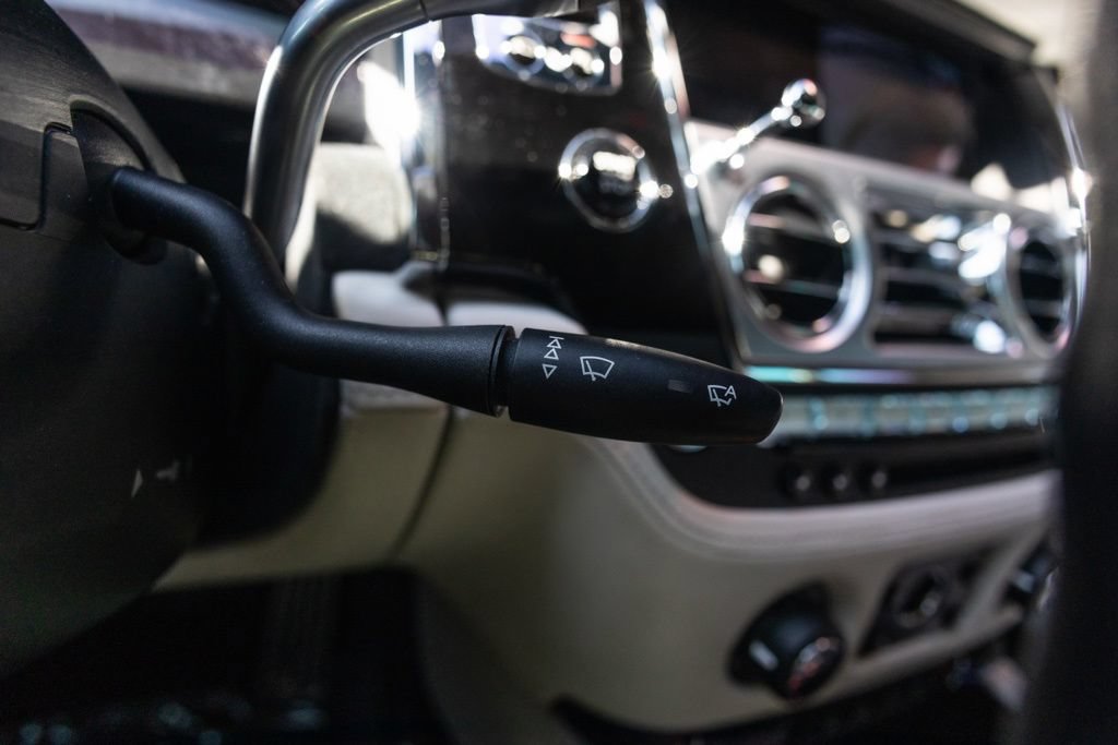 Used 2019 Rolls-Royce Wraith RWD image 21