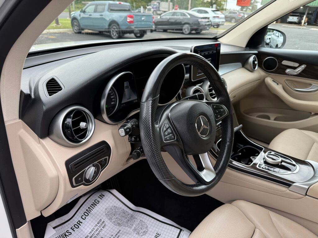 Used 2019 Mercedes-Benz GLC 300 4MATIC image 11