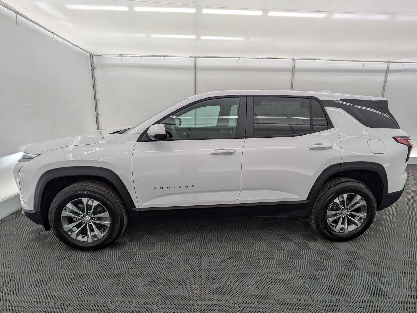 New 2026 Chevrolet Equinox LT image 3