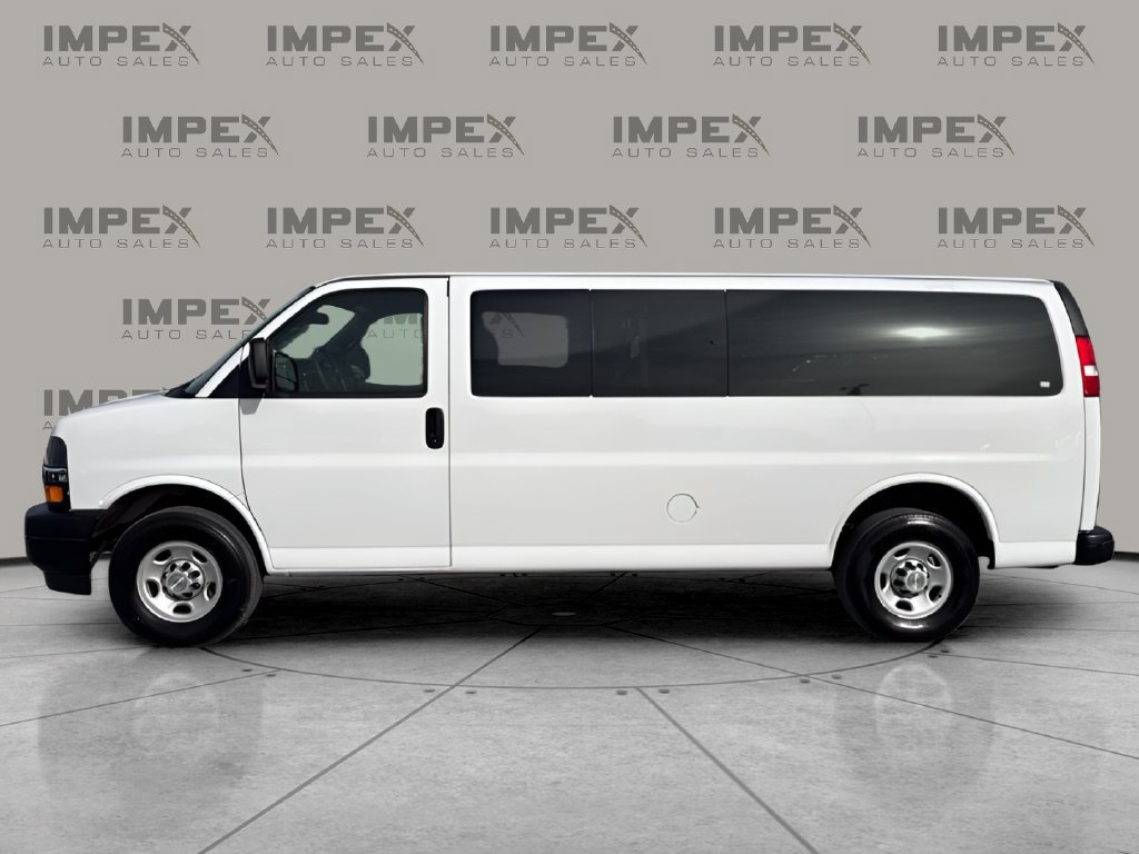 Used 2024 Chevrolet Express 3500 LS RWD image 2
