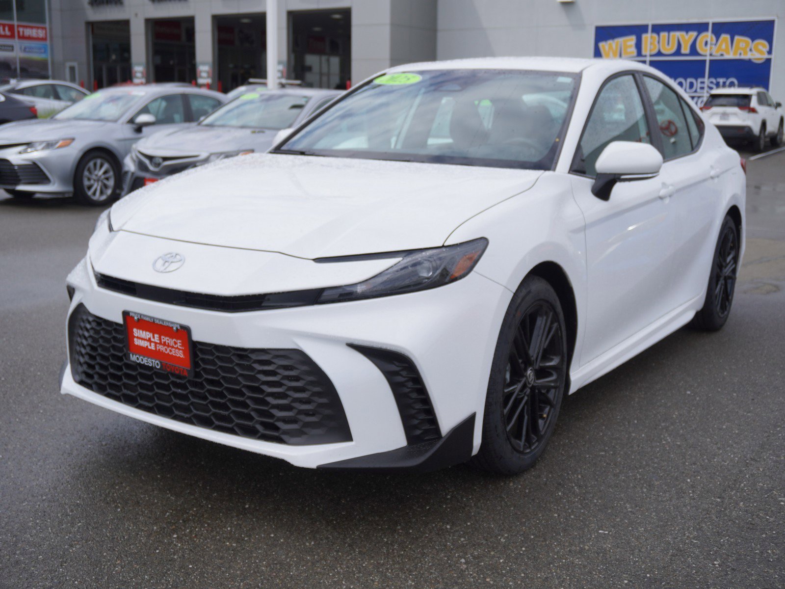 Used 2025 Toyota Camry SE FWD image 7