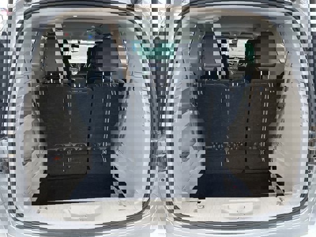 Used 2024 Chrysler Pacifica Touring-L image 9