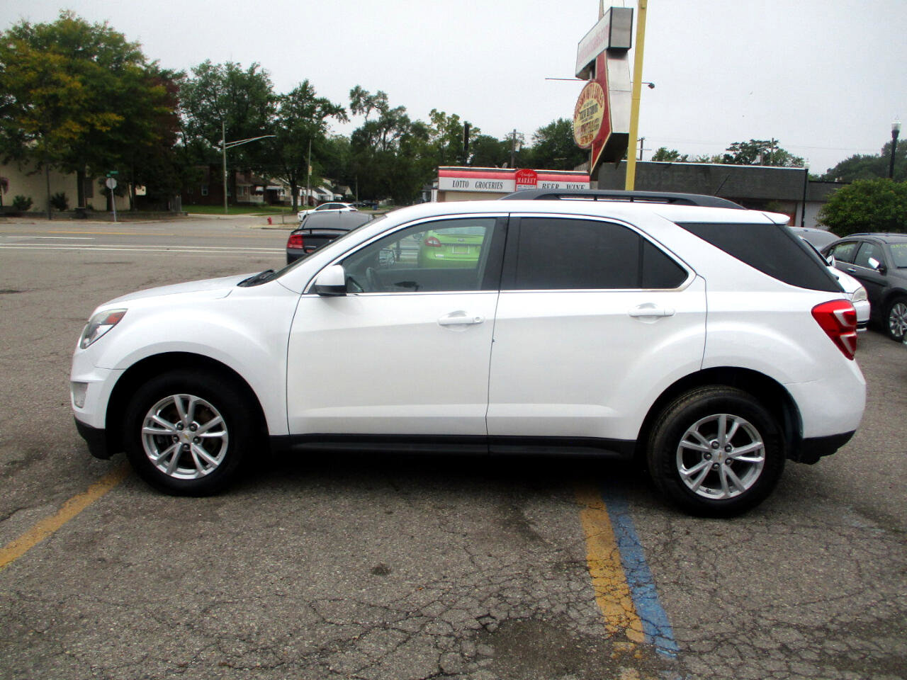Used 2017 Chevrolet Equinox LT w/ Convenience Package image 4