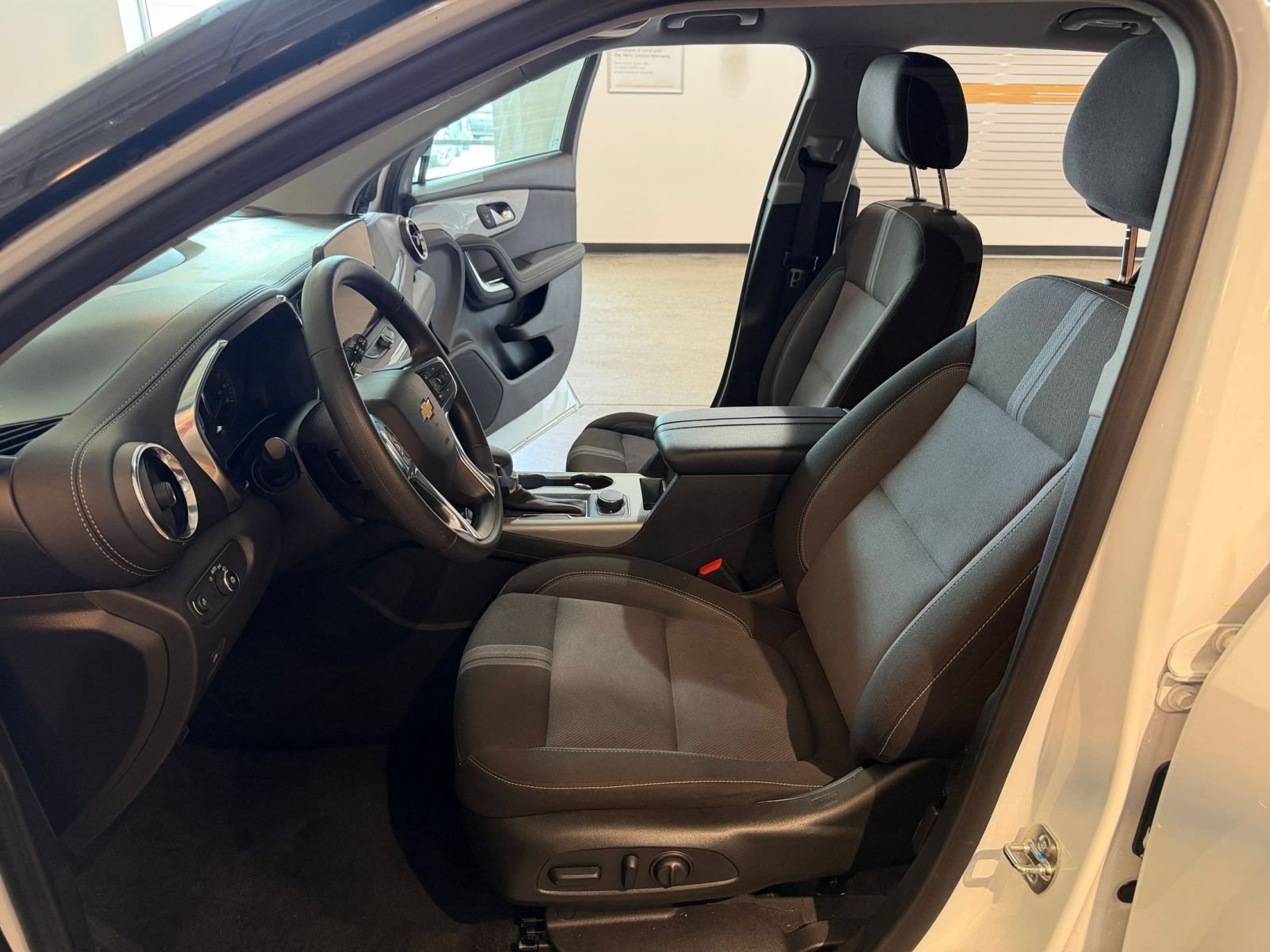 Used 2025 Chevrolet Blazer LT FWD image 27