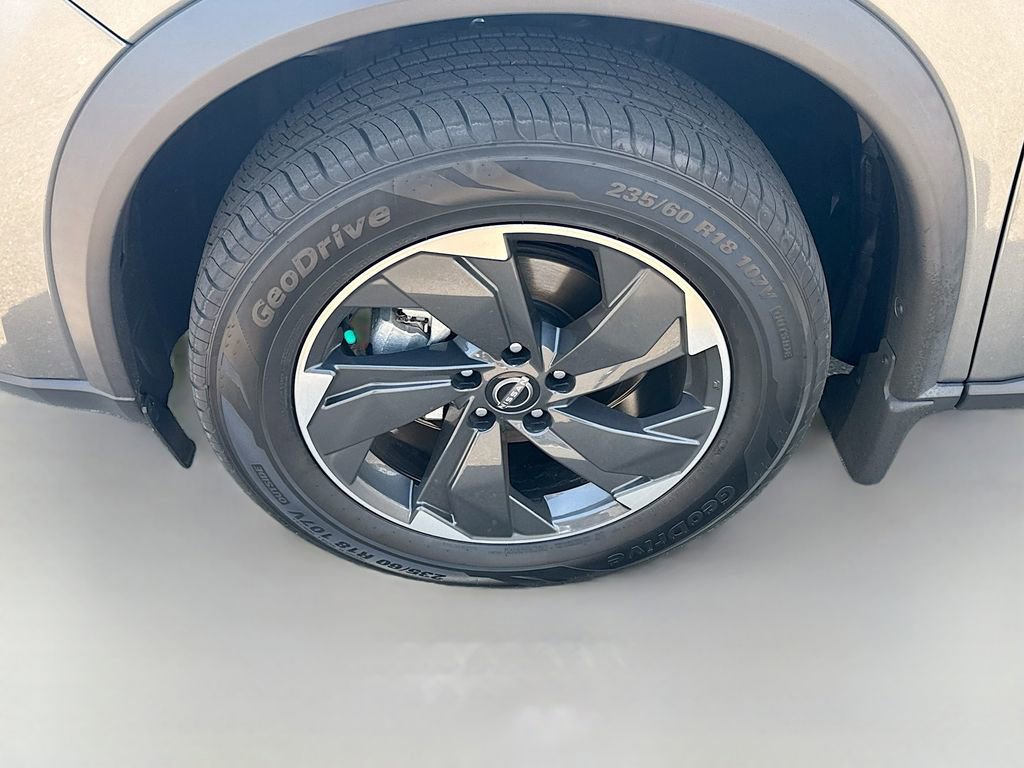 Used 2024 Nissan Rogue SV w/ SV Premium Package FWD image 25