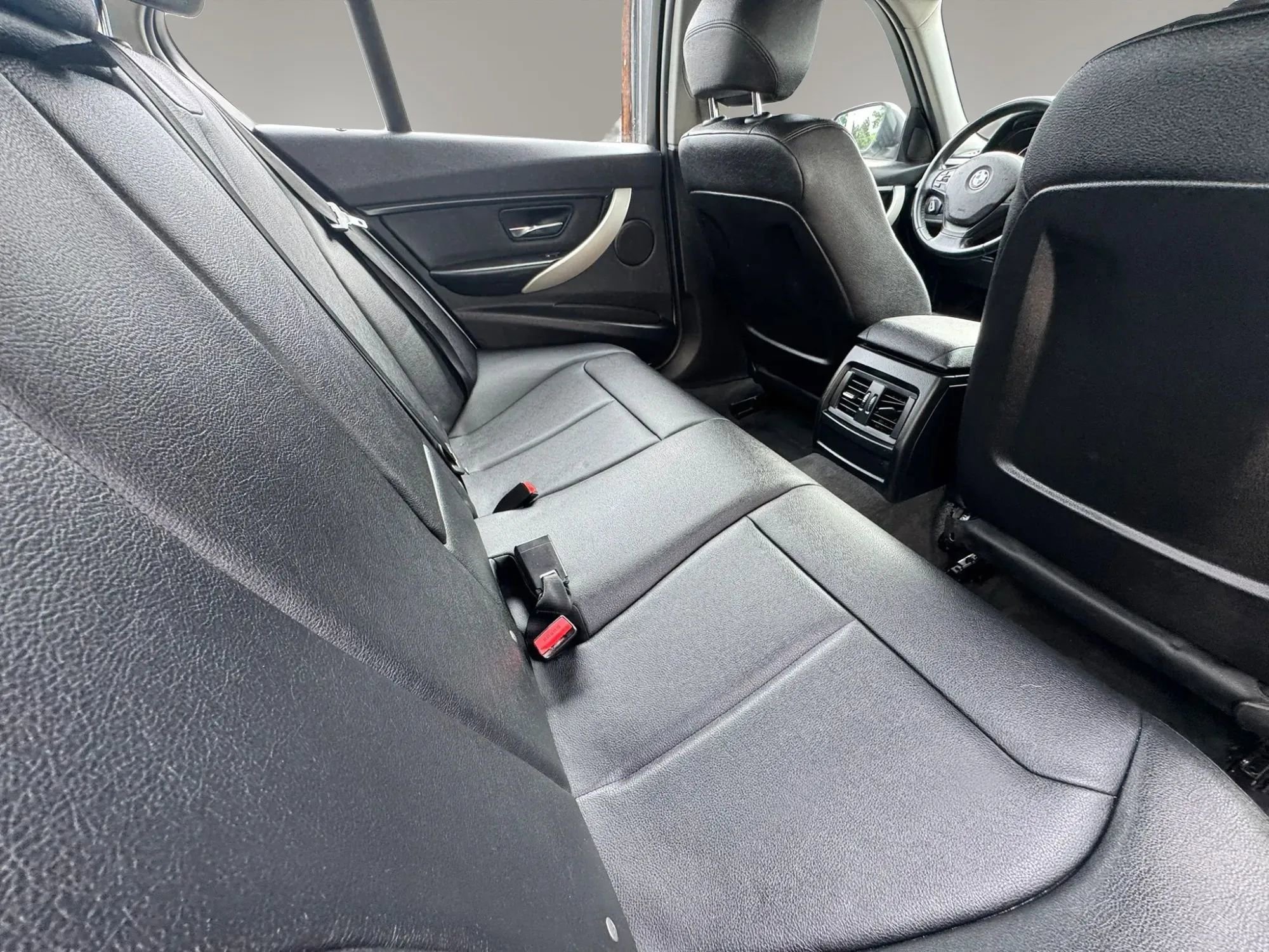 Used 2015 BMW 320i Sedan RWD image 13