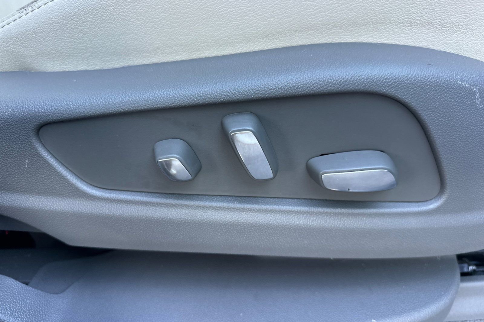 Certified 2025 Cadillac XT6 Premium Luxury image 24