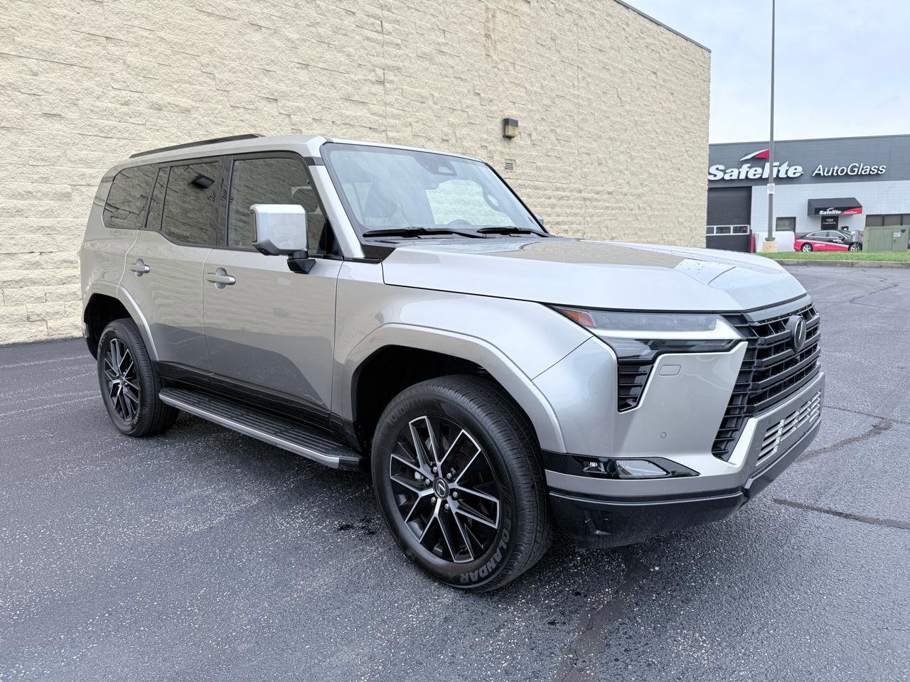 Used 2025 Lexus GX 550 w/ Accessory Package (2T) AWD/4WD image 7