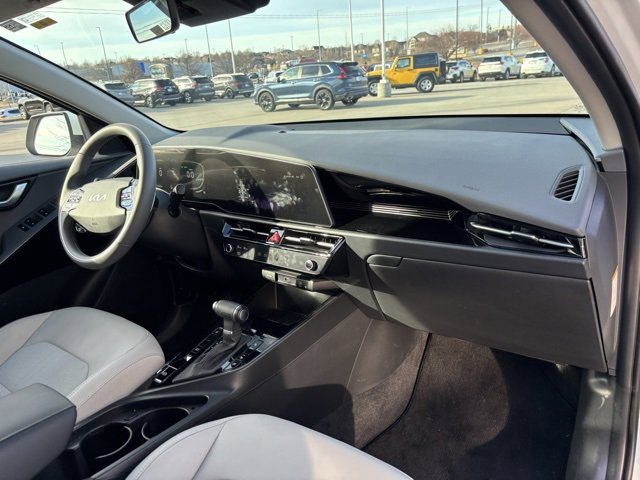 Used 2025 Kia Niro EX image 23