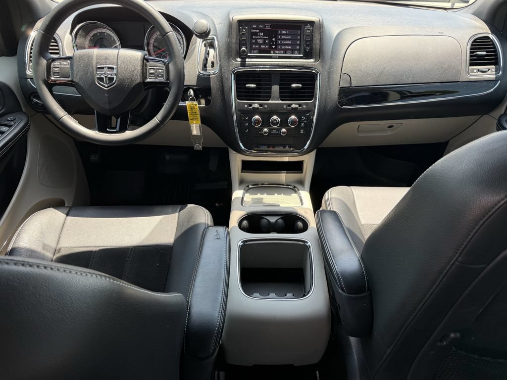 Used 2016 Dodge Grand Caravan SXT FWD image 28