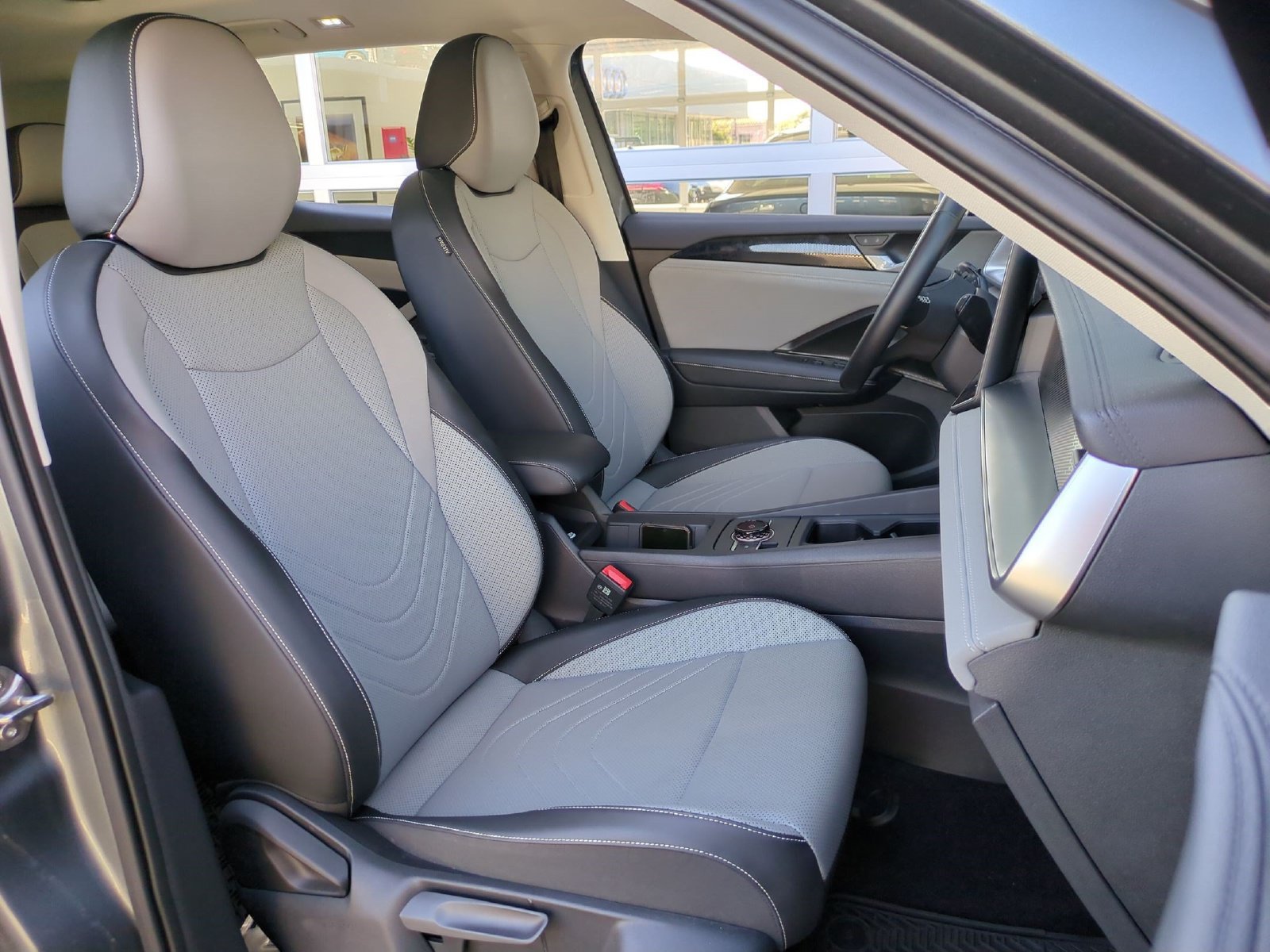 Used 2025 Volkswagen Tiguan SE w/ Panoramic Sunroof Package AWD/4WD image 26