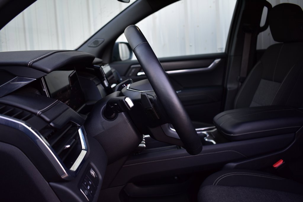 Used 2025 GMC Acadia Elevation image 40