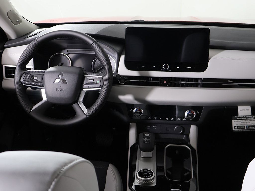 New 2025 Mitsubishi Outlander SE image 36