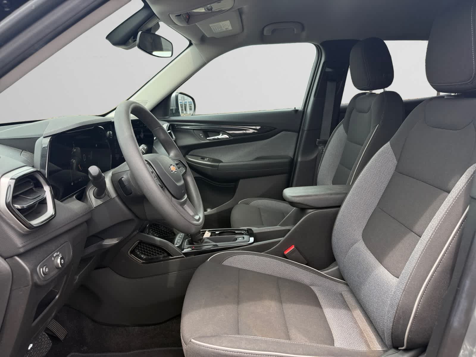 Used 2025 Chevrolet TrailBlazer LT AWD/4WD image 9